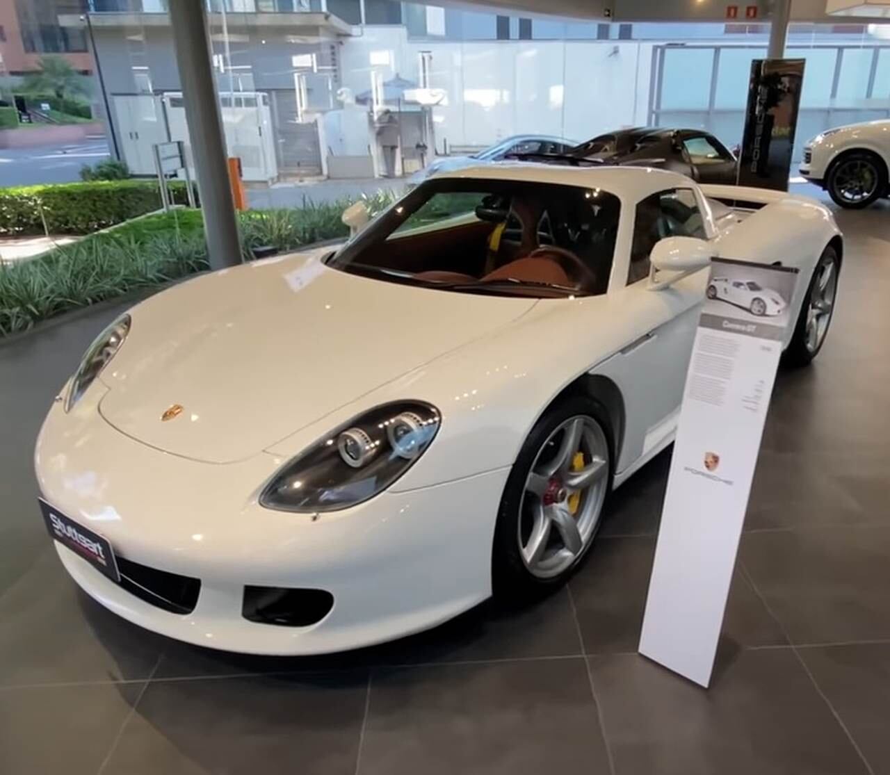 O primeiro lugar fica por conta da marca de carros Porsche, uma das mais conhecidas entre os adoradores de veículos de luxo no mundo.