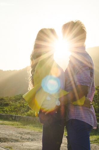 Dona Vera ajuda nos
preparativos do casamento e diz que a nora vai realizar um sonho ao entrar na
Igreja.

 

 



— Em 19 de setembro, é o
casamento que consideramos principal. Com a igreja, a Raphaela sonha em entrar
na catedral de véu e grinalda. Qual mulher que não sonha em entrar com este
cerimonial que é tão lindo, né?