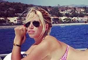 A beldade, apontada como maior maria-chuteira da atualidade, parece estar gostando da fama e não se cansa de seduzir seus seguidores nas redes sociais