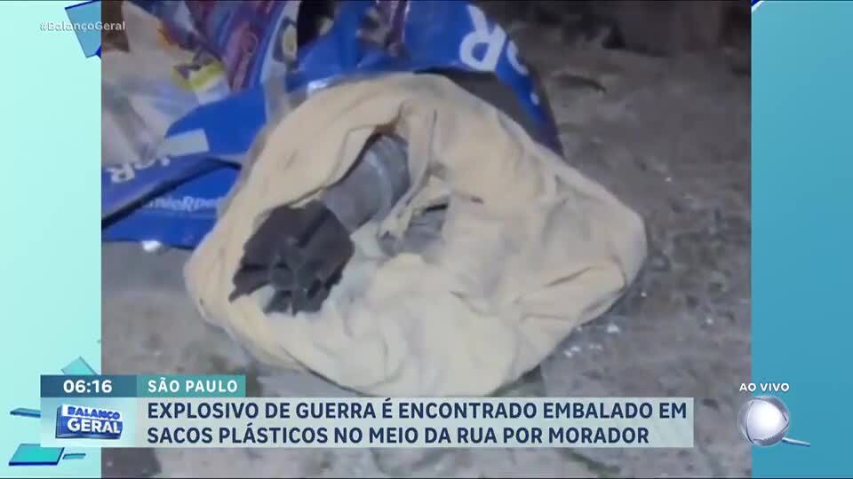 Pedestre encontra explosivo de guerra no meio da rua na Grande São Paulo