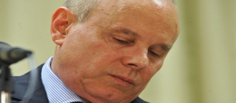 Desgaste causado por críticas internacionais colocam ministro da Fazenda na berlinda. Guido Mantega está no cargo há sete anos
