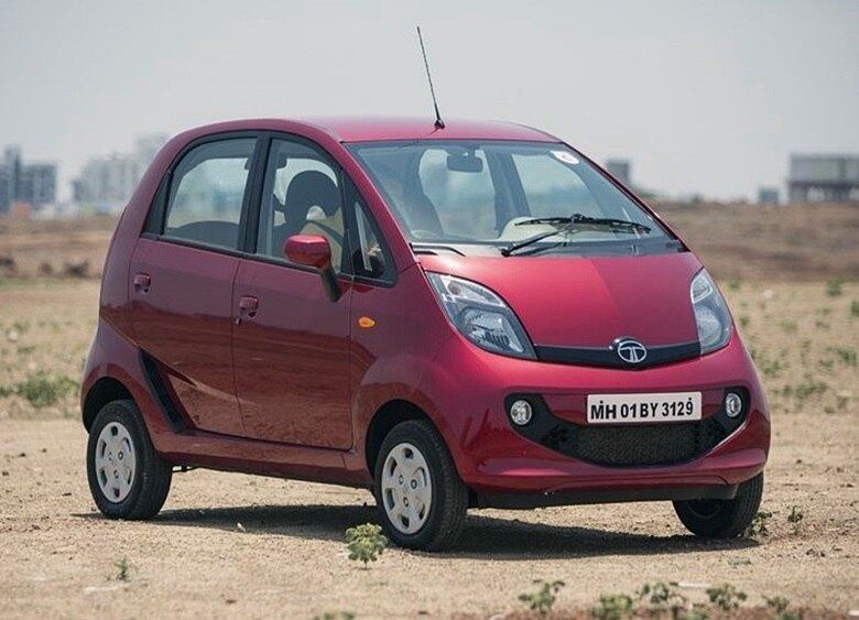 A indiana Tata Motors, atual proprietária das inglesas Jaguar Land Rover, lançou esta semana a 2ª geração do Nano, compacto conhecido como o carro mais barato do mundo. Com preço inicial equivalente a R$ 9.400, o hatch lançado em 2008 incorporou tecnologias do momento, entre elas som com Bluetooth e entrada USB, e direção elétrica. A principal novidade, porém, é a oferta de um inédito câmbio automatizado de cinco marchas