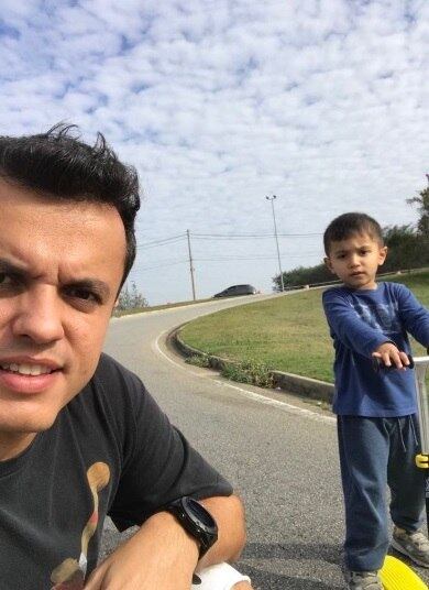 “Eu não preciso e nem gosto de expor o meu filho, mas eu
achava que era o momento. Ao mesmo tempo em que eu não gosto de ficar expondo,
eu não tenho o menor problema de falar sobre. Meu filho é autista e ele veio
para mim assim, e assim eu vou encarar. Eu acho que os primeiros pudores, os
primeiros preconceitos estão em você mesmo”

Assista: Bruno Piccinato se emociona em maratona em Israel
