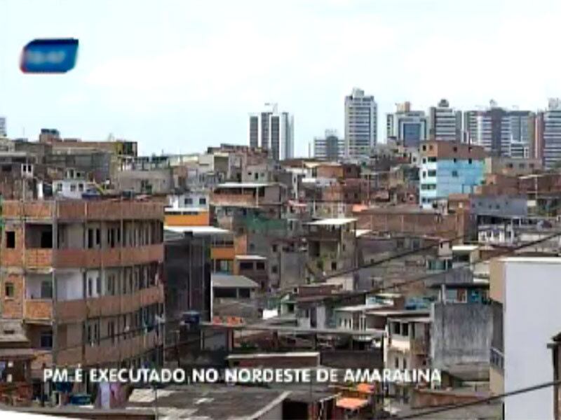 O policial teria sido morto a mando de traficantes do Nordeste de Amaralina.
Este é o 27º homicídio de PM na Bahia, mais do que o dobro de todo o ano
passado