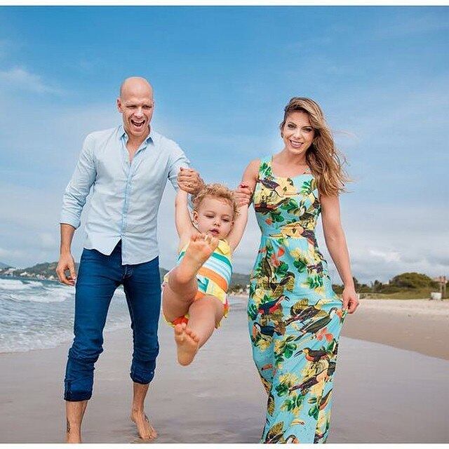 Fernando Scherer, o Xuxa, e Sheilla Mello formam um dos casais mais queridos do esporte, e prova disso é o Instagram do ex-nadador. Na rede social, ele compartilha imagens da amada e da filhota, a pequena Brenda, e faz os seus seguidores se derreterem em elogios
