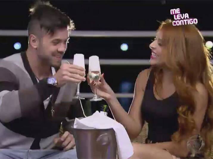 Os dois também brindaram o encontro que começou no palco da atração

+ Vídeo: Caio mostra talento em rap e é disputado por pretendentes

+ Siga o Me Leva Contigo no Twitter

+ Curta o Me Leva Contigo no Facebook
