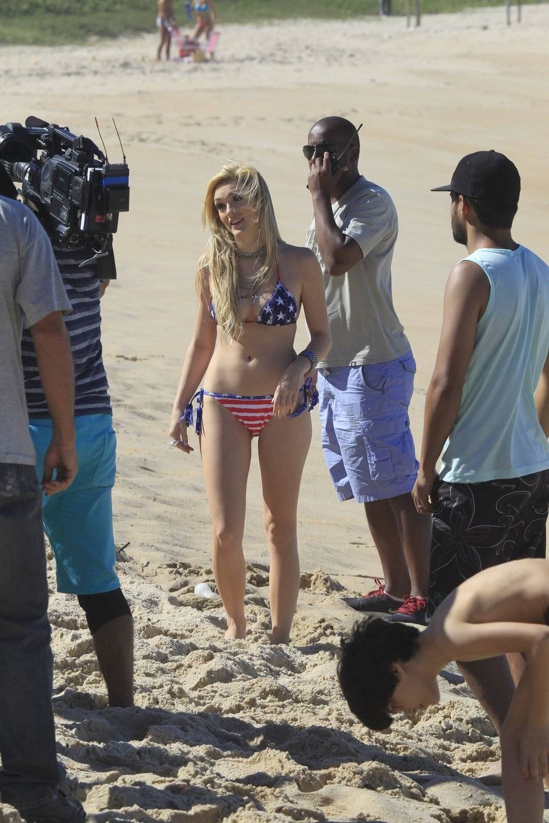 Elenco de Geração Brasil grava na praia de Grumari, no Rio