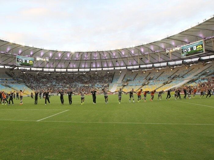 O Botafogo também espera o resultado da Ponte Preta na Copa Sul-Americana. Caso a macaca vença o Lanús, na Argentina, e conquiste o título, o time carioca sai da Libertadores de 2014, já que o G4 se torna apenas G3
