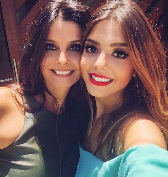 Giovanna Lancellotti escolheu uma foto linda de sua mãe, Giuliana, para dar parabéns para ela. É impossível negar que são mãe e filha! Na verdade, dá até para confundi-las com irmãs, né?