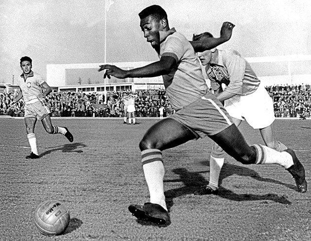 De 1967 a 1970, durante a Guerra da Biafra – um conflito entre dois grupos étnicos da Nigéria –, a equipe do Santos de Pelé foi convidada pelo governo local para realizar uma turnê de jogos amistosos.