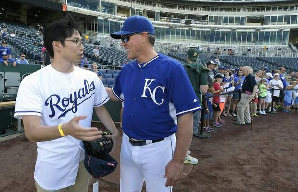 A história do amuleto coreano virou febre nas redes sociais. Torcedores dos Royals se
mobilizaram para auxiliar o coreano por todo lado. Além disso, o clube mostrou solidariedade a história de Woo e o
convidou para dar o arremesso inicial antes de uma partida

Veja também: NBA 2K15 é um dos jogos mais aguardados do mundo dos videogames
