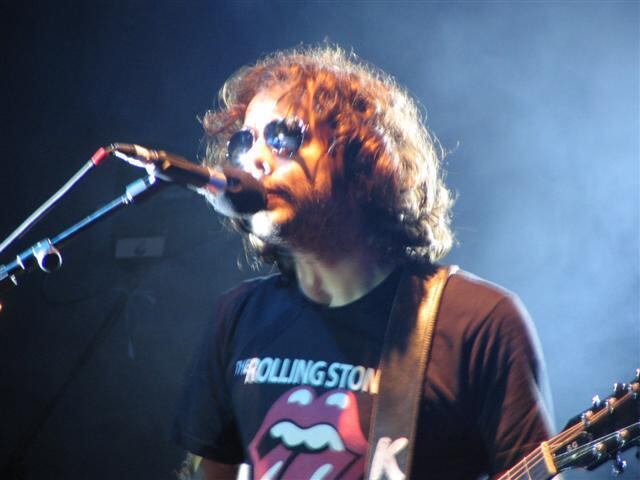 Rodrigo Netto - O guitarrista da Banda Detonautas, de 29 anos, foi morto por assaltantes no Rio de Janeiro, em 4/6/2006, quando retornava de uma festa. Rodrigo estava no carro com o irmão e a avó, no Rocha, zona norte da cidade. Criminosos em um carro tentaram interceptá-lo, ele seguiu em frente e foi baleado.