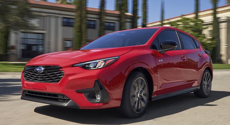 Subaru Impreza 2024 tem faróis dianteiros afilados em forma de gota