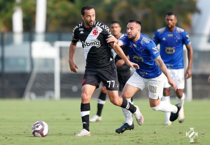 Nenê fez o gol do Vasco na primeira etapa do jogo