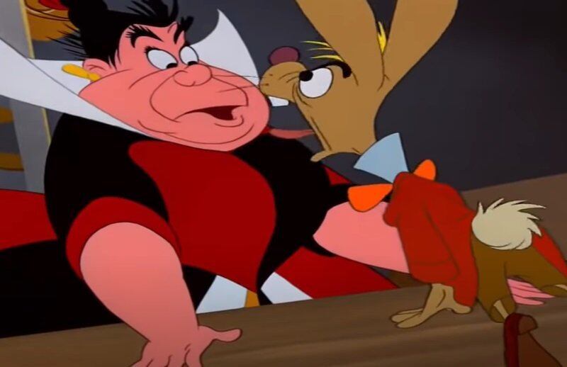 Cena importante número 16: O caos se instaura quando o leirão se assusta com o gato de Cheshire. A rainha ordena a execução de Alice.