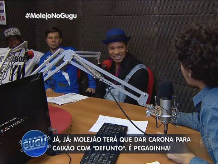 A brincadeira faz parte do quadro Famosos em Apuros e começou com uma entrevista pra lá de polêmica em um falso programa de rádio, armado pela produção do programa 

+ Quer assistir às íntegras do programa Gugu? Acesse R7 Play e veja quando e onde quiser!
