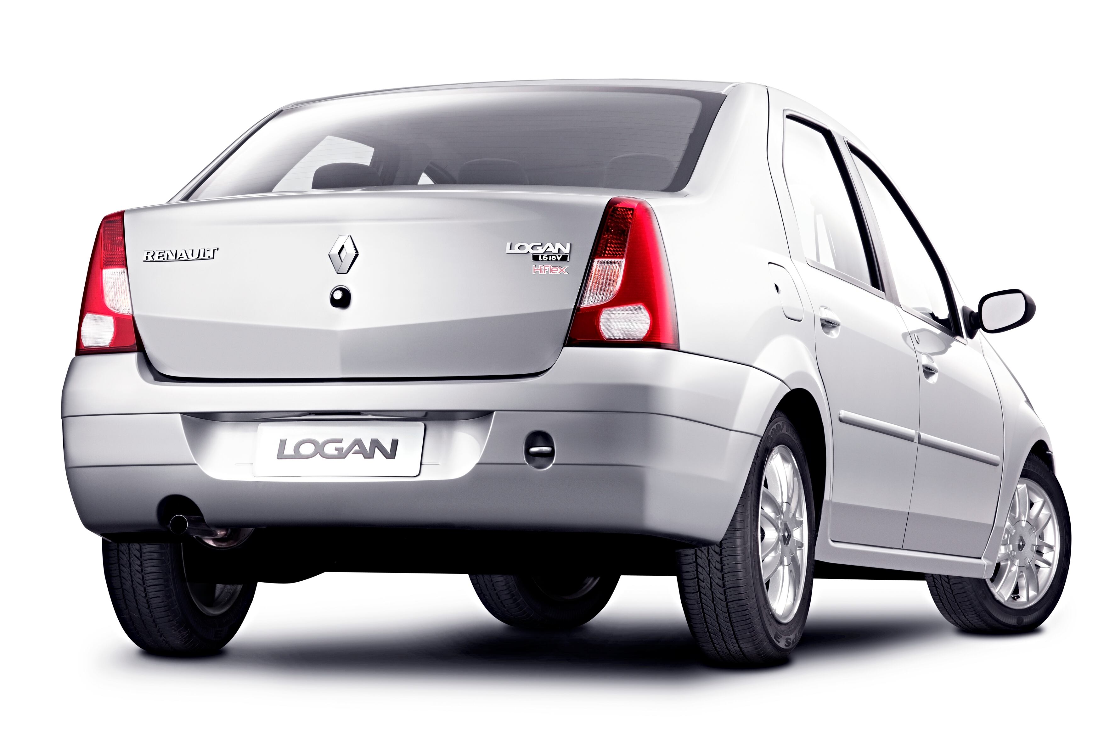 Basta olhar a primeira geração do Renault Logan para entender porque o sedã ficou marcado pelo design "quadrado". Sua carroceria prezava pela extrema simplicidade, com chapas de aço predominantemente lisas, sem muitos vincos, peças idênticas dos dois lados, como os retrovisores, para baratear a produção. Muitos diziam que o Logan parecia ter sido desenhado por uma criança...

Saiba tudo sobre carros! Acesse www.r7.com/carros