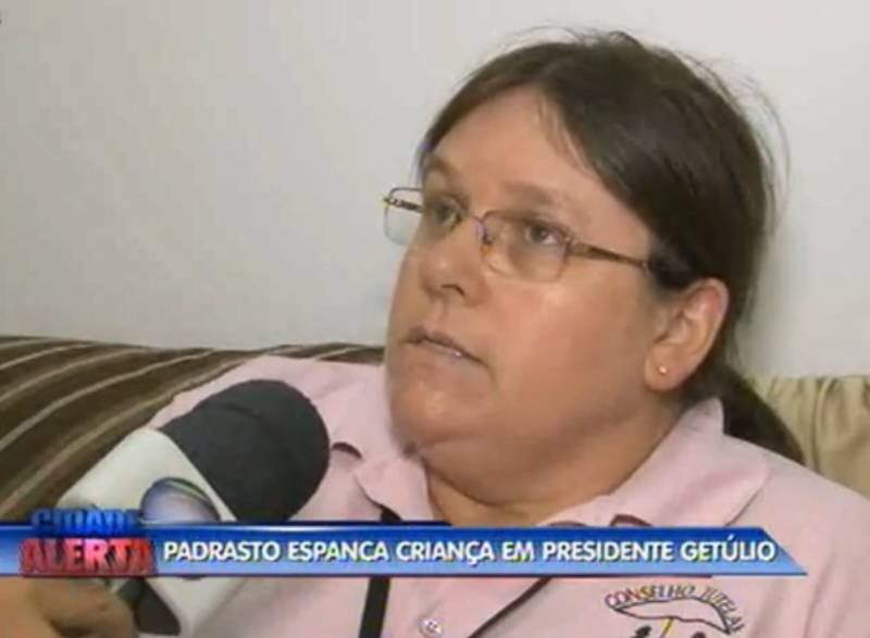 O Conselho Tutelar havia visitado a família dias antes de a menina ser espancada. Porém, eles não viram marcas na criança, segundo a Conselheira Ivone Kniess Prier.
— A gente recebeu relatos na semana anterior do ocorrido de que a criança estaria com marcas. A gente foi até a residência, olhamos a criança, o corpo todinho, e não verificamos marcas. Nada foi constado