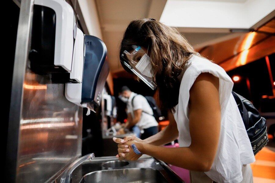 “É aconselhável reservar hospedagem em quartos onde fiquem apenas pessoas da 'bolha', sem compartilhar com outras pessoas”, completa o especialista