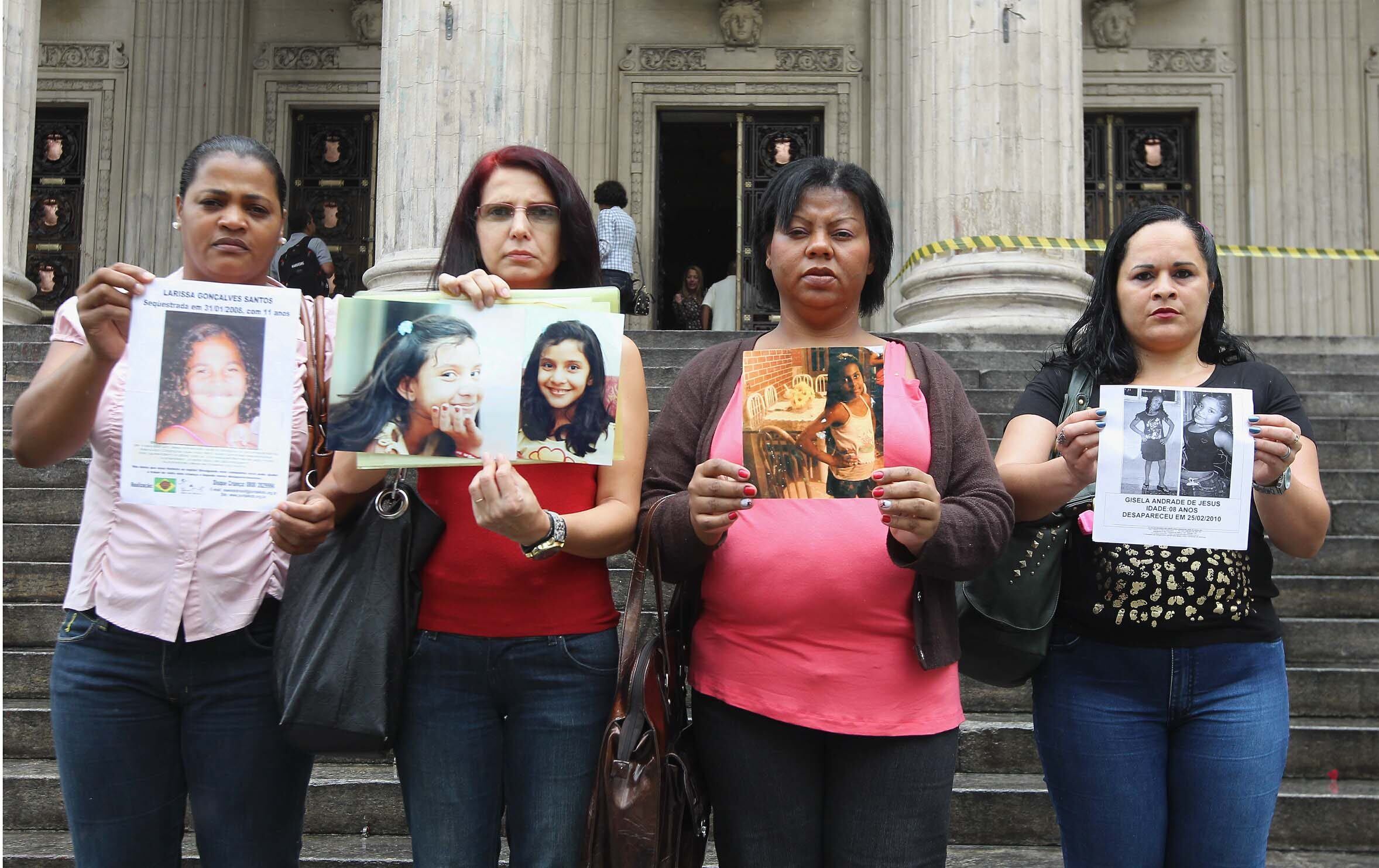 Mães de jovens desaparecidas dizem acreditar que CPI é uma forma de buscar justiça