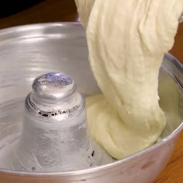 Pão de Queijo Gigante