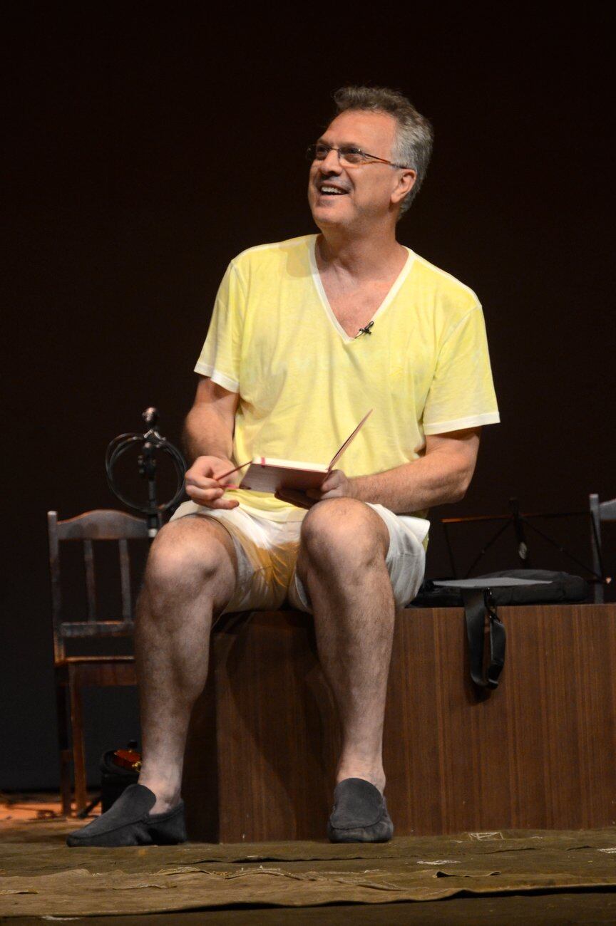 Em 2010, Pedro Bial disse á imprensa que a fama ajuda, e
muito, uma pessoa a ter sexo, mas que naquele momento não estaria interessado
em ser famoso.

 



— Eu costumava brincar que esse negócio de
ficar famoso só ajuda a arrumar sexo e mesa em restaurante. Mas eu já não estou
tão interessado em jantar fora. E também não estou mais tão interessado em
comer gente. Estou interessado em gente