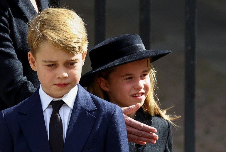 George e Charlotte durante o funeral da bisavó, Elizabeth 2ª
