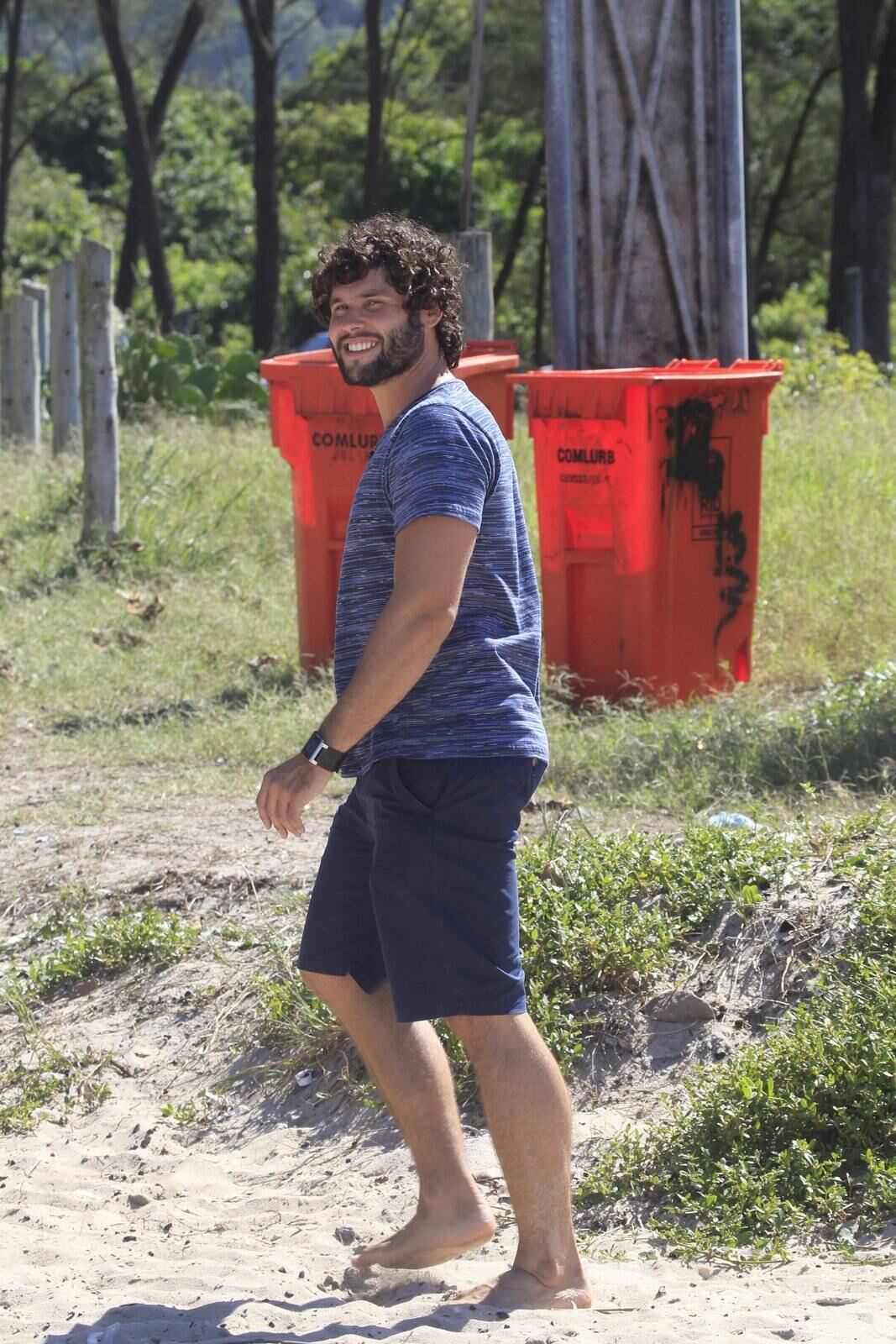 Elenco de Geração Brasil grava na praia de Grumari, no Rio