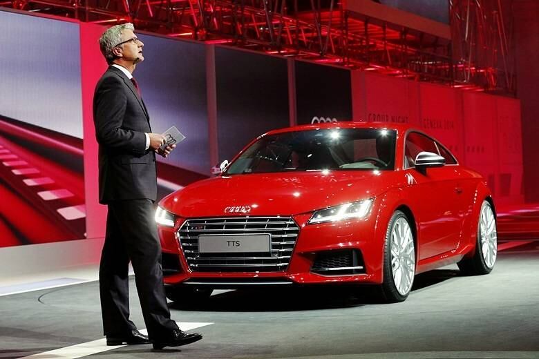 O CEO da Audi, Rupert Stadler, apresenta a nova geração do Audi TT no evento do Grupo VW antes do salão

Saiba tudo sobre carros! Acesse R7.com/carros