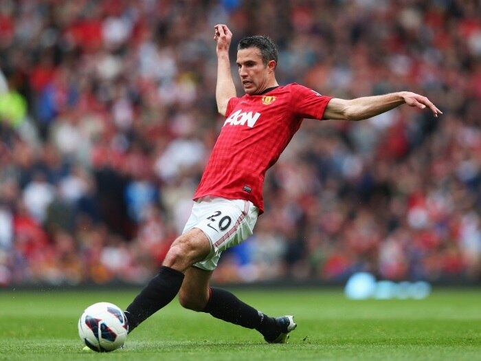 O artilheiro Robin van Persie aparece na modesta quarta colocação. O jogador do Manchester United ganhou destaque no cenário mundial, e consequentemente inglês, ao jogar pelo Arsenal, clube em que foi artilheiro do Campeonato Inglês em uma oportunidade, além de outra pelos Red Devils. O holandês tem 129 gols na história do Campeonato Inglês