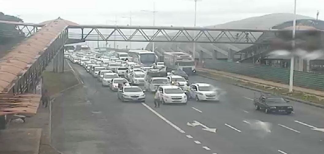 cerca de 120 carros participam da carreata