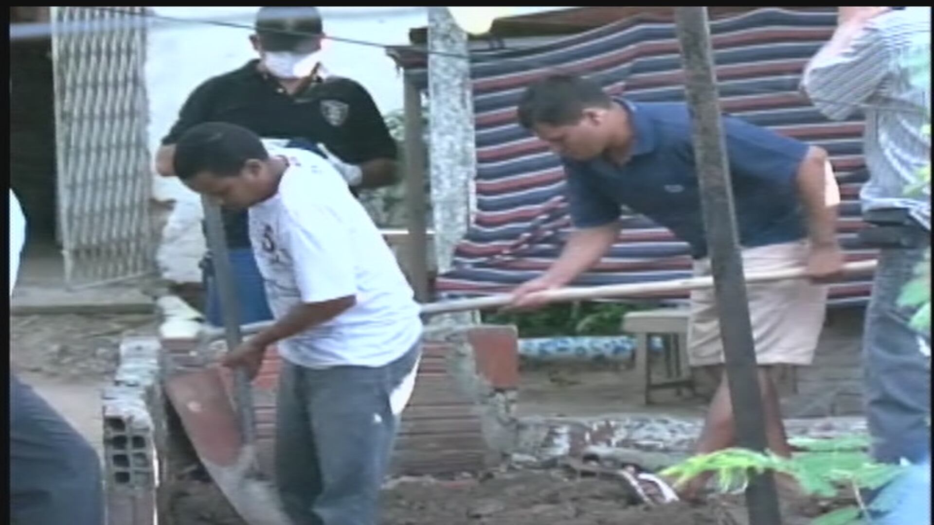 A família registrou o desaparecimento no dia 3 de abril. Os outros
suspeitos foram presos, mas negam o crime. No entanto, a polícia
informou que a versão apresentada por João coincide com as provas
encontradas, mas que ainda investiga o crime