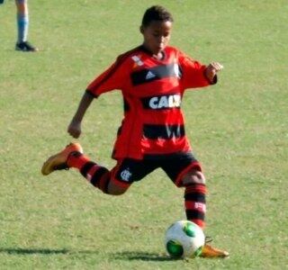 Lázaro está na base do Flamengo há muitos anos
