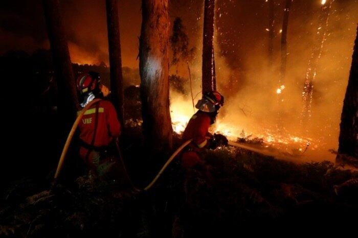 Incêndios foram espalhados por fortes ventos