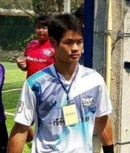 Ekkapol Chantawong ensinou as crianças a meditar