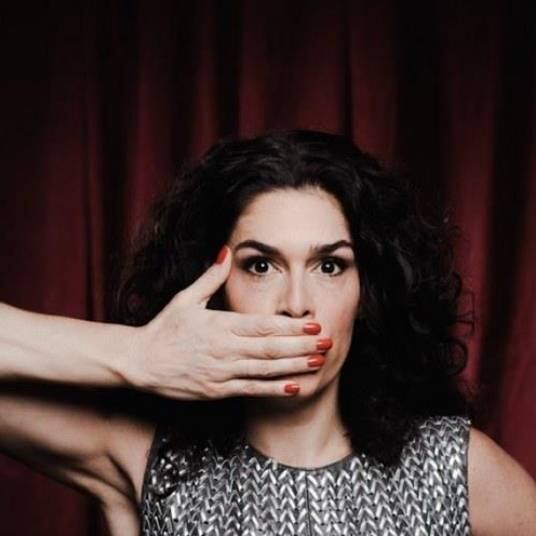 A produtora musical e ex-mulher de Caetano Veloso Paula Lavigne é outra com fama de chata. Conhecida por reclamar e discutir sobre tudo e com todo mundo, ao final da Copa deste ano, ela arrumou briga até com os alemães! A equipe da seleção postou em seu website um vídeo em agradecimento aos brasileiros pela recepção calorosa, com a trilha sonora de um dos maiores sucesso de Caetano, Luz de Tieta. Assim que ficou sabendo, ela pediu para que o vídeo fosse retirado do ar, com a justificativa de que não havia autorização para usaram a música. Confira discussões envolvendo Paula Lavigne