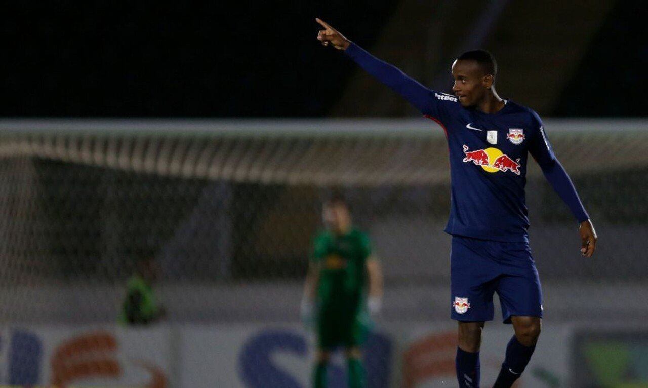 Helinho - Atacante de 21 anos que se destacou no Red Bull Bragantino