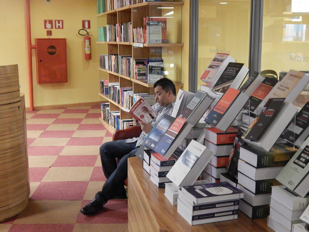 A ansiedade era tanta que alguns não conseguiram esperar para iniciar a leitura: começaram a ler o Nada a Perder 3 na livraria mesmo
Leia mais
