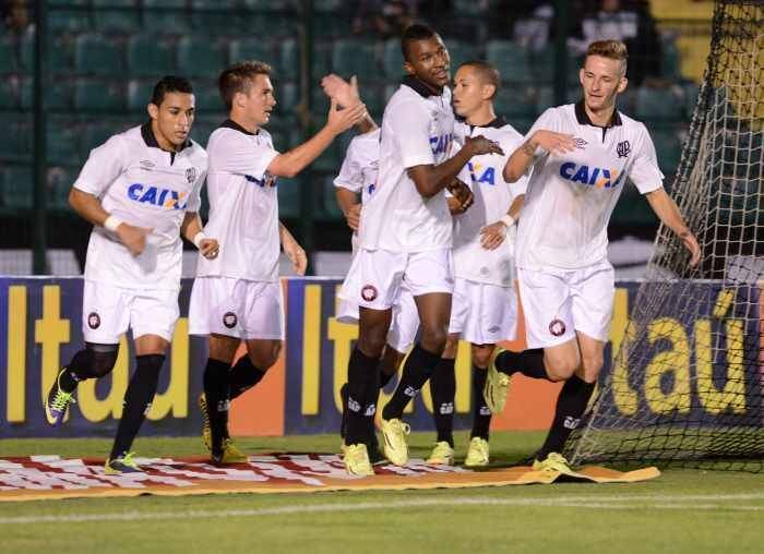Atlético-PR passou fácil pelo Figueira em Santa Catarina
