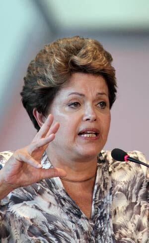 "Entramos em um seleto grupo de países com acesso a um submarino nuclear", disse Dilma