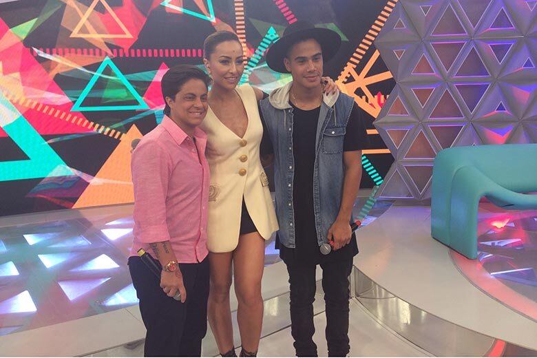 Em uma disputa entre Péricles e Lucas Morato contra Thammy e Micael. A segunda dupla se deu melhor!
+ Vídeo: Mika mostra talento para a música e canta Me Sinto Tão Bem
+ Quer saber tudo sobre o Programa da Sabrina? Siga o perfil no Twitter
+ A atração da japa mais famosa do Brasil também está no Facebook. Curta!