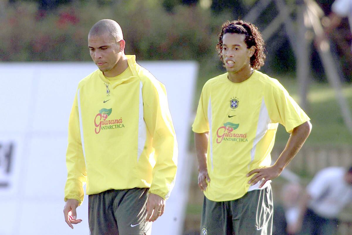 Quando surgiu para o futebol brasileiro no final da década de 1990, Ronaldinho Gaúcho chamou atenção pelo sorriso, digamos, meio torto