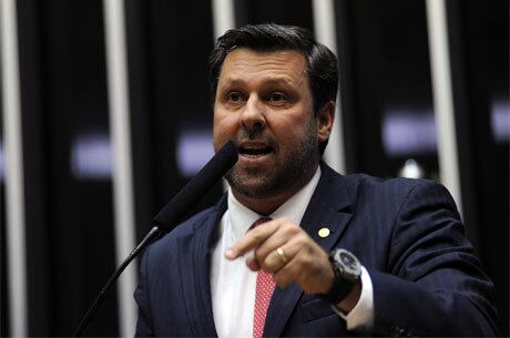 Ex-líder do PSDB, Sampaio critica fiscalização feita pelo Congresso