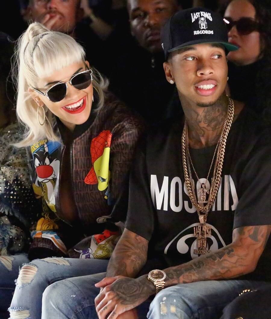 Rita assistiu ao desfile do estilista Jeremy Scott, seu grande amigo. Ao lado dela, outras celebridades como o rapper Tyga