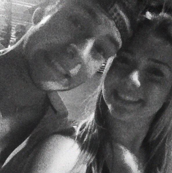 26. Ela é bem próxima dos "parças" de Neymar