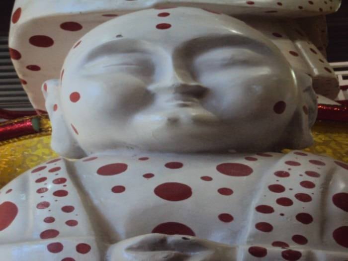 O “Galinho de Quintino”
vai encerrar o desfile da agremiação. 



— O
Zico vem no último carro, ele vem nesse ano na coroa da Imperatriz e vai
encerrar o desfile. A Imperatriz oferece a ele a joia de Ramos e ele ganha um
troféu que ele ainda não ganhou em vida