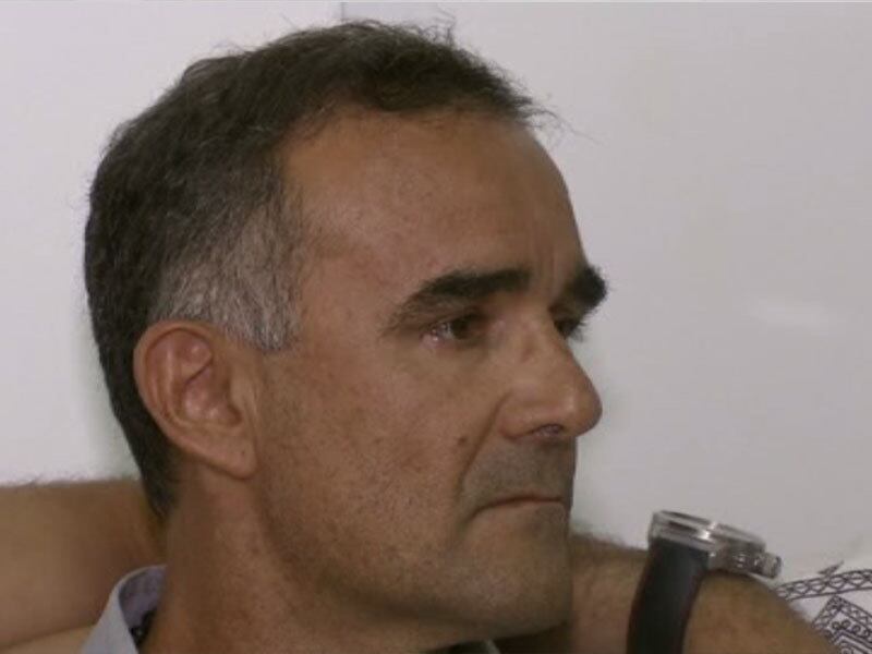 Antônio Carlos ficou preso por seis meses e está em
liberdade por meio de um habeas corpus. Ele afirma que a mulher estava com
problemas de depressão desde que o pai morreu e teria se enforcado
