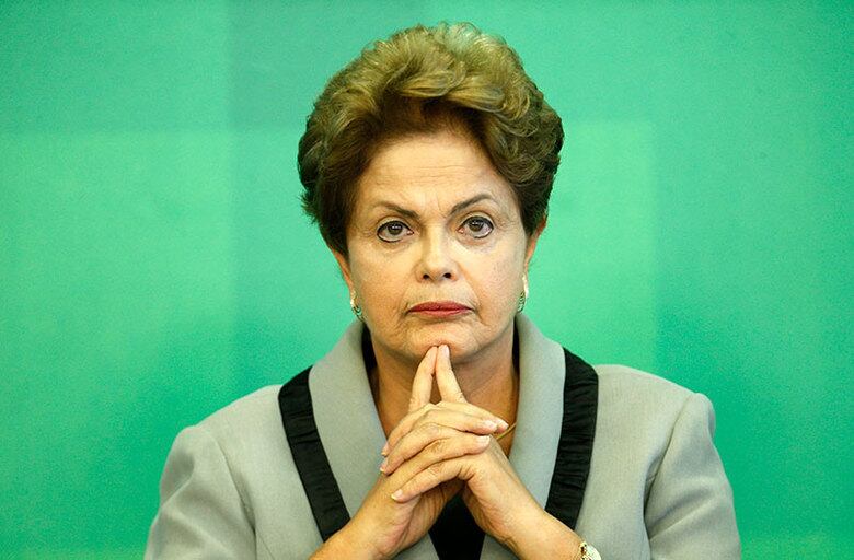 O relatório apresentado pelo senador Antonio Anastasia
(PSDB-MG) afirmou que a presidente afastada, Dilma Rousseff, cometeu
"atentado à Constituição" com as pedaladas fiscais. Ao ser colocado
em votação na Comissão do Impeachment, o parecer foi aprovado por 14 votos a
cinco e agora segue para o plenário do Senado