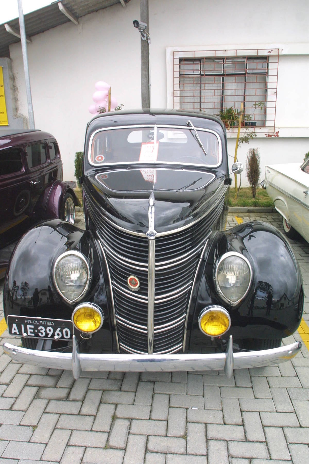 Carros de colecionadores têm a placa preta com letras em cinza.
Para conseguir esse tipo de emplacamento, o veículo deve ter 80% dos equipamentos originais