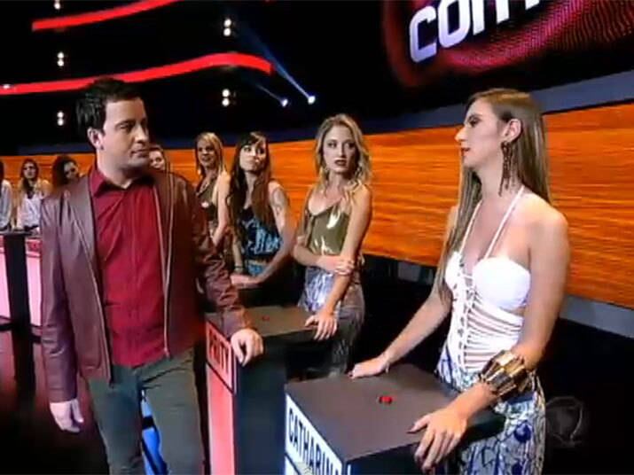 O visual de Catharina também deixava parte da barriga à mostra

+ Noiva há oito anos, Juju Salimeni conta como foi conquistada pelo amado

+ Uau! Eliedson dança Lepo-Lepo no palco e fatura encontro em resort

+ Fogo! Mesmo após performance pirotécnica, Diego vai para casa sozinho
